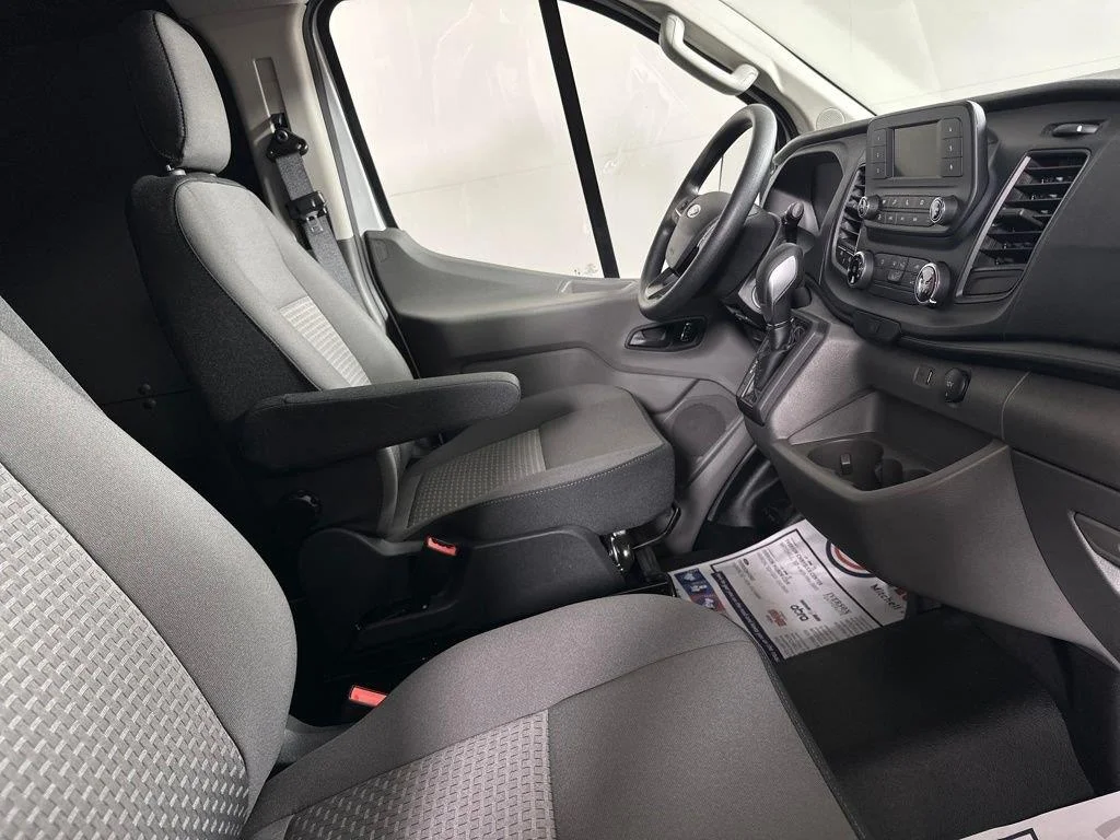 Used 2024 Oxford White Ford 250 image 27