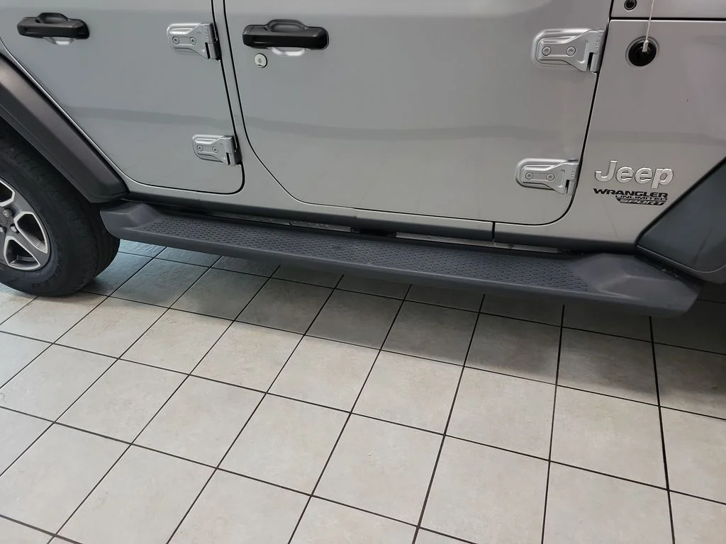 Used 2020 Silver Jeep Unlimited Sport S image 18