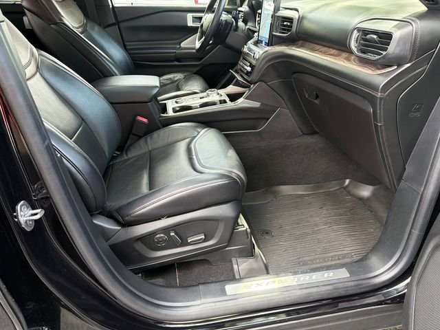 Used 2020 Black Ford Platinum image 13
