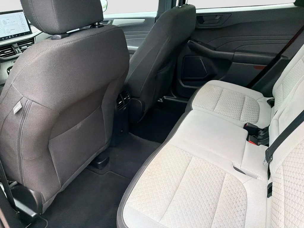 Used 2023 Red Ford Active image 15