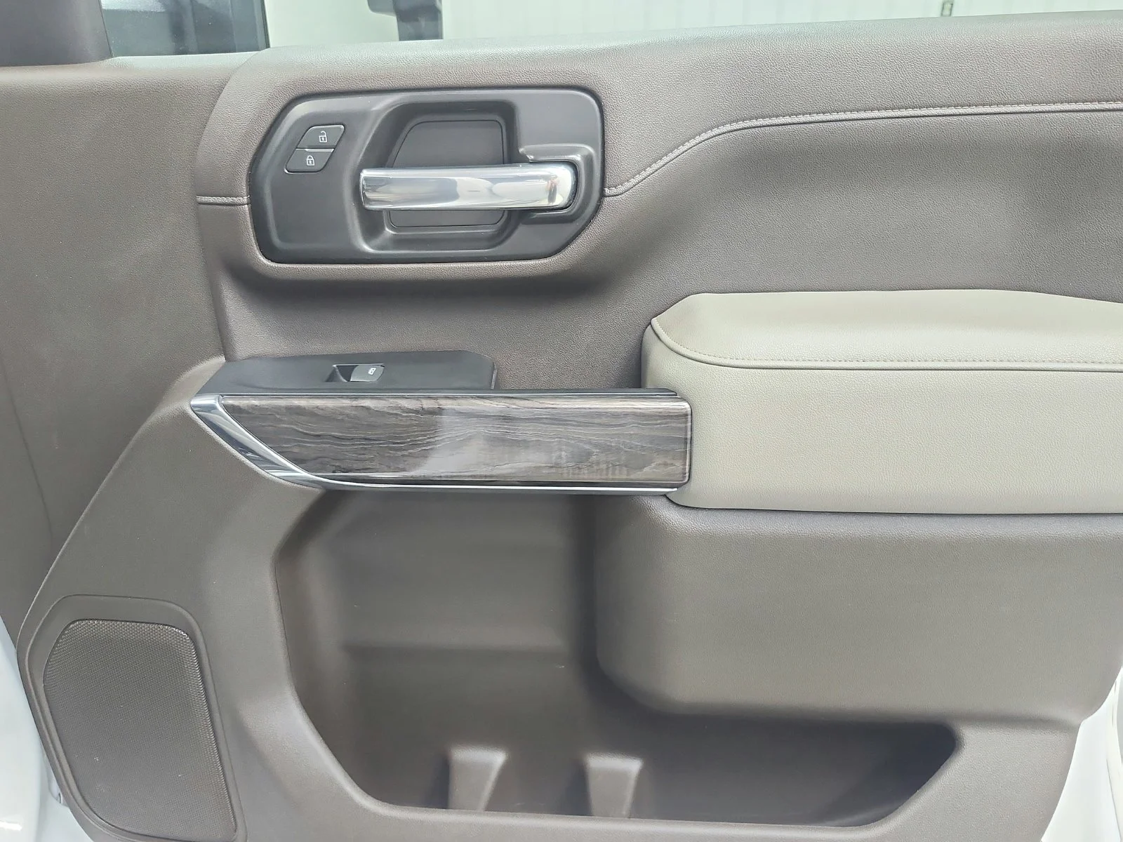 Used 2023 White Chevrolet LTZ image 43