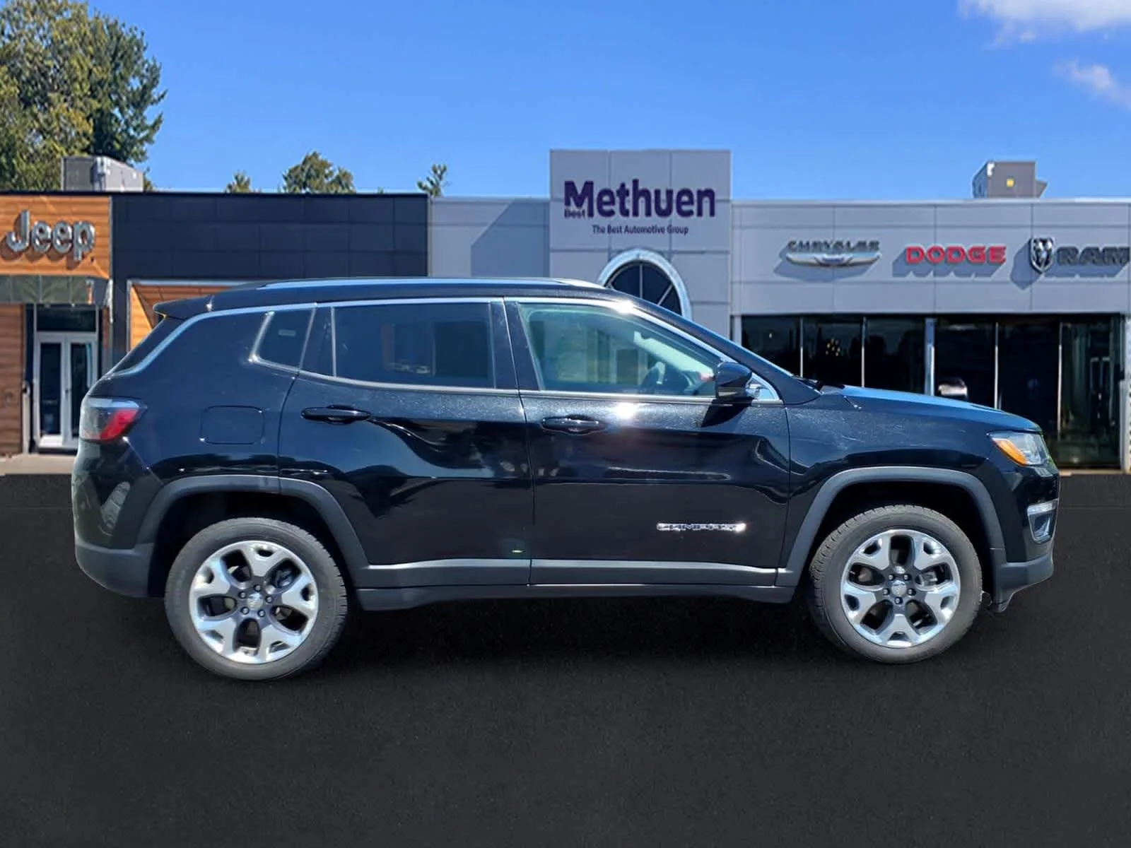 Used 2021 Diamond Black Crystal Pearlcoat Jeep Limited image 3