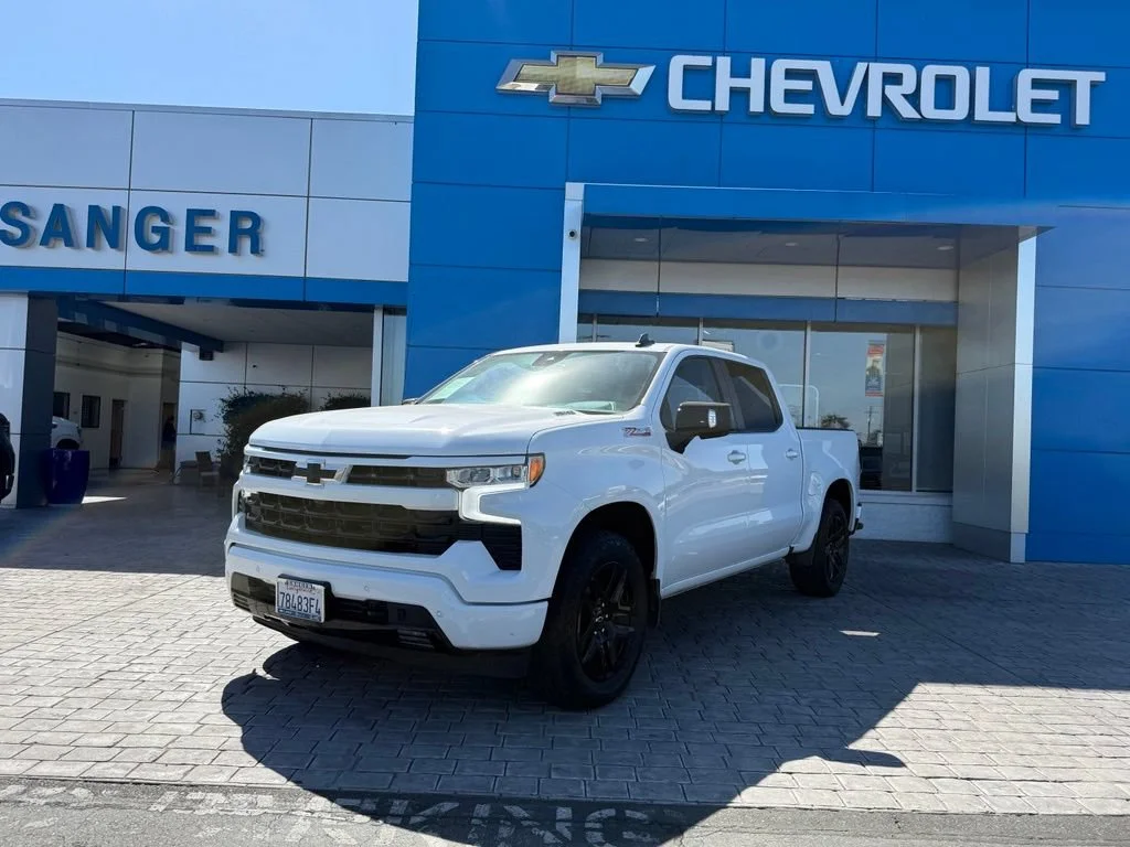 Used 2025 Summit White Chevrolet RST image 2