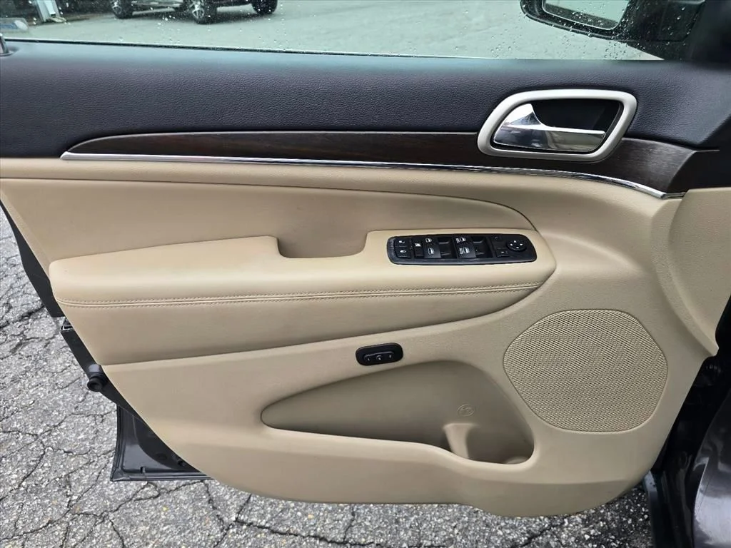 Used 2017 Gray Jeep Limited image 11