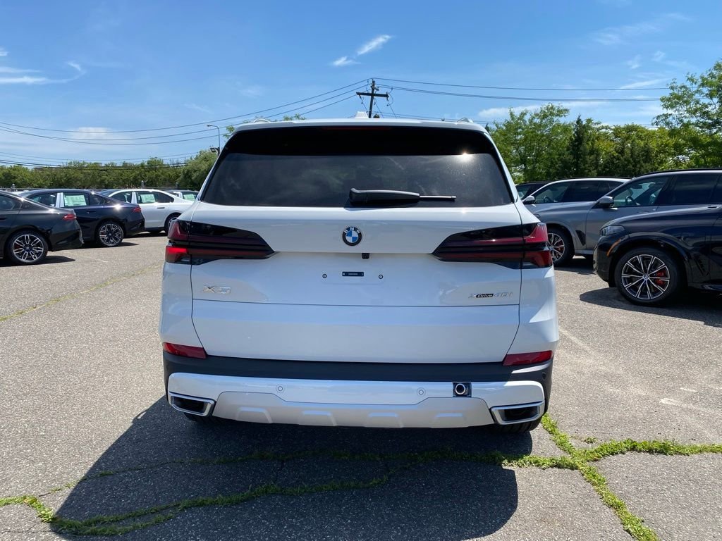 New 2026 Alpine White BMW xDrive40i image 3