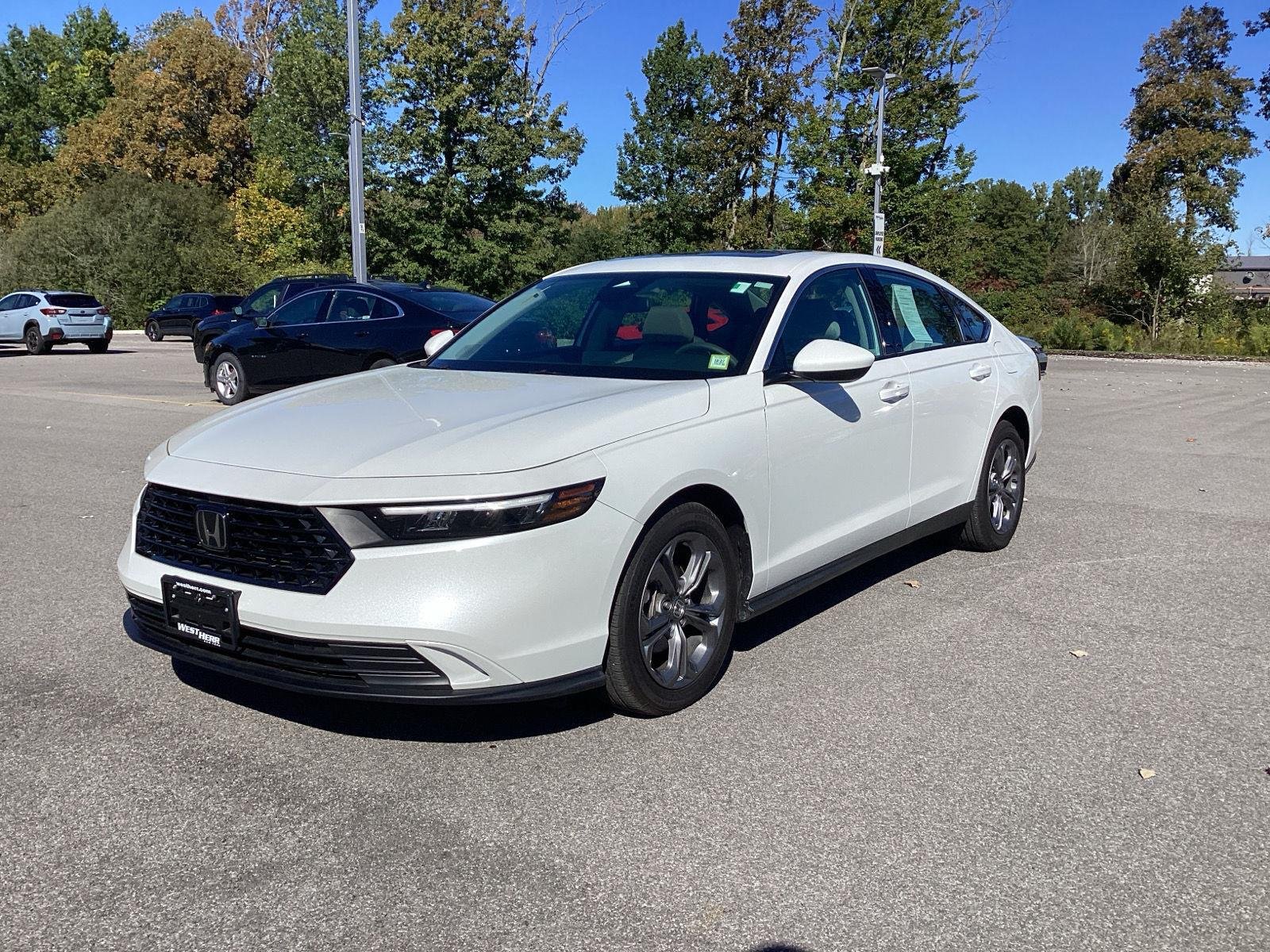 Used 2024 Platinum White Pearl Honda EX image 3