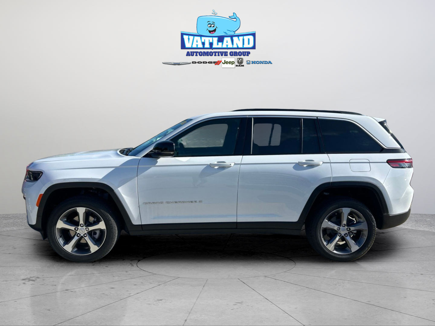 Certified Used 2026 White/off-white Jeep Limited image 2