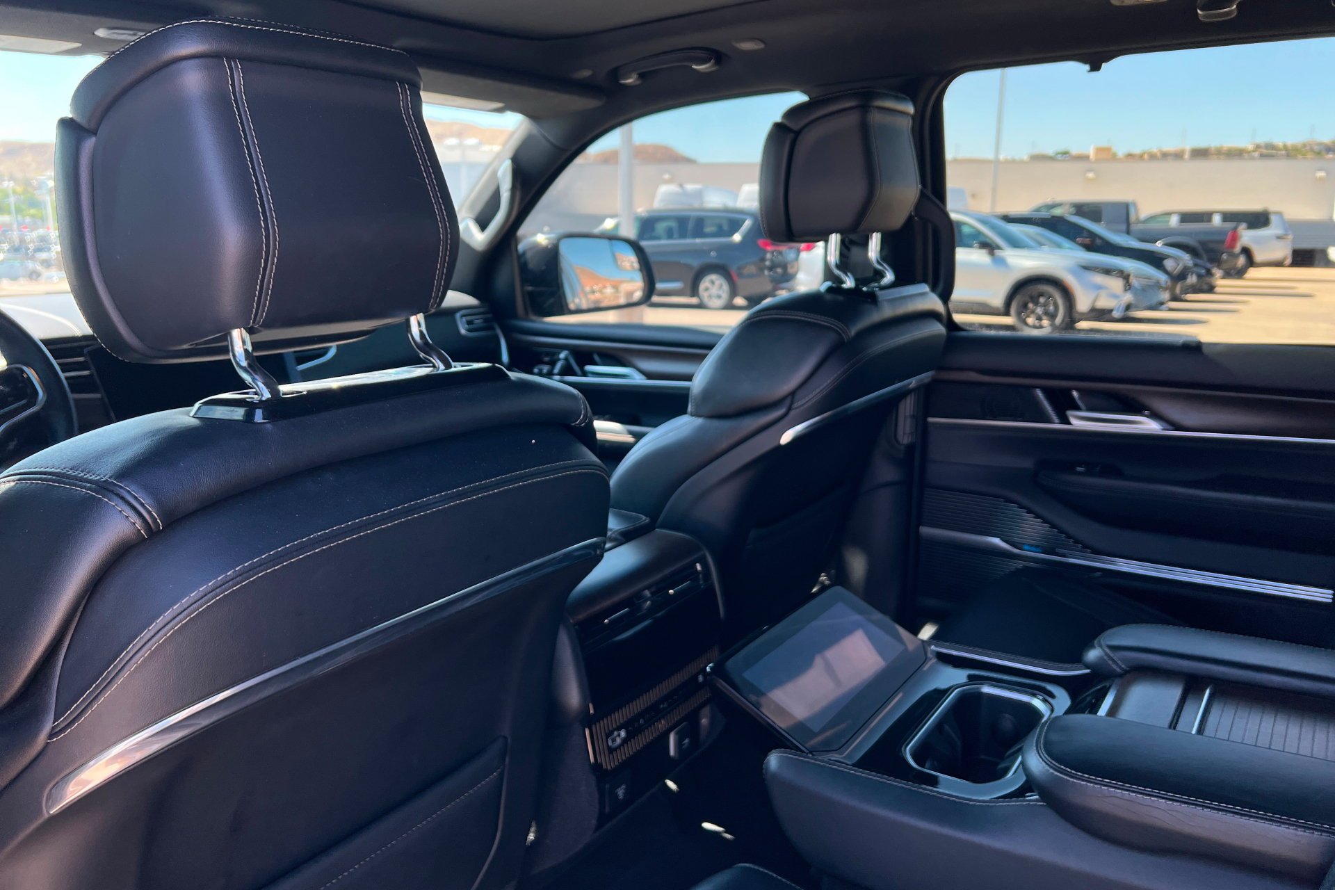 Used 2024 Diamond Black Crystal Pearlcoat Jeep Base image 20