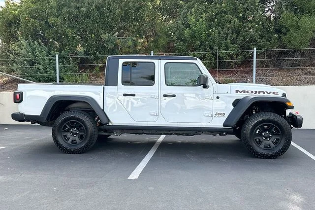 Used 2021 White Jeep Mojave image 6