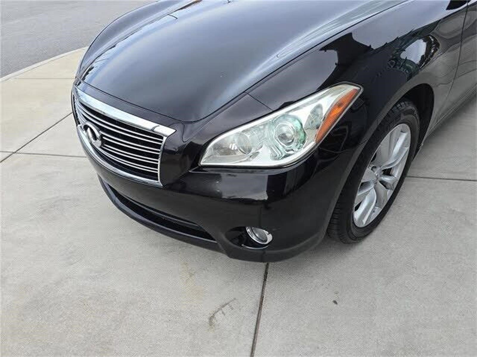 Used 2011 Malbec Black INFINITI Base image 9