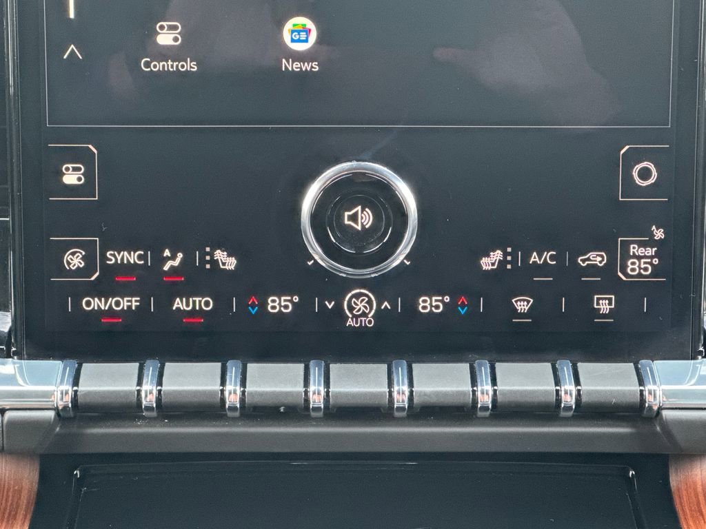 2025 GMC Yukon Denali - Photo 30