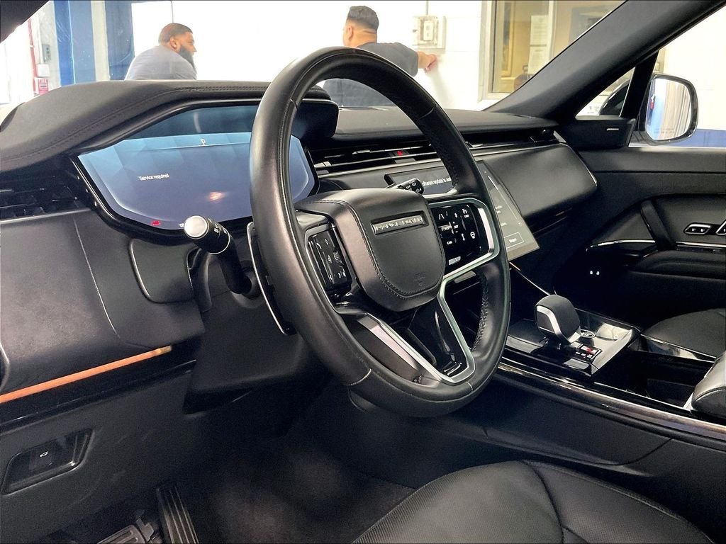 Used 2025 White Land Rover SE image 8