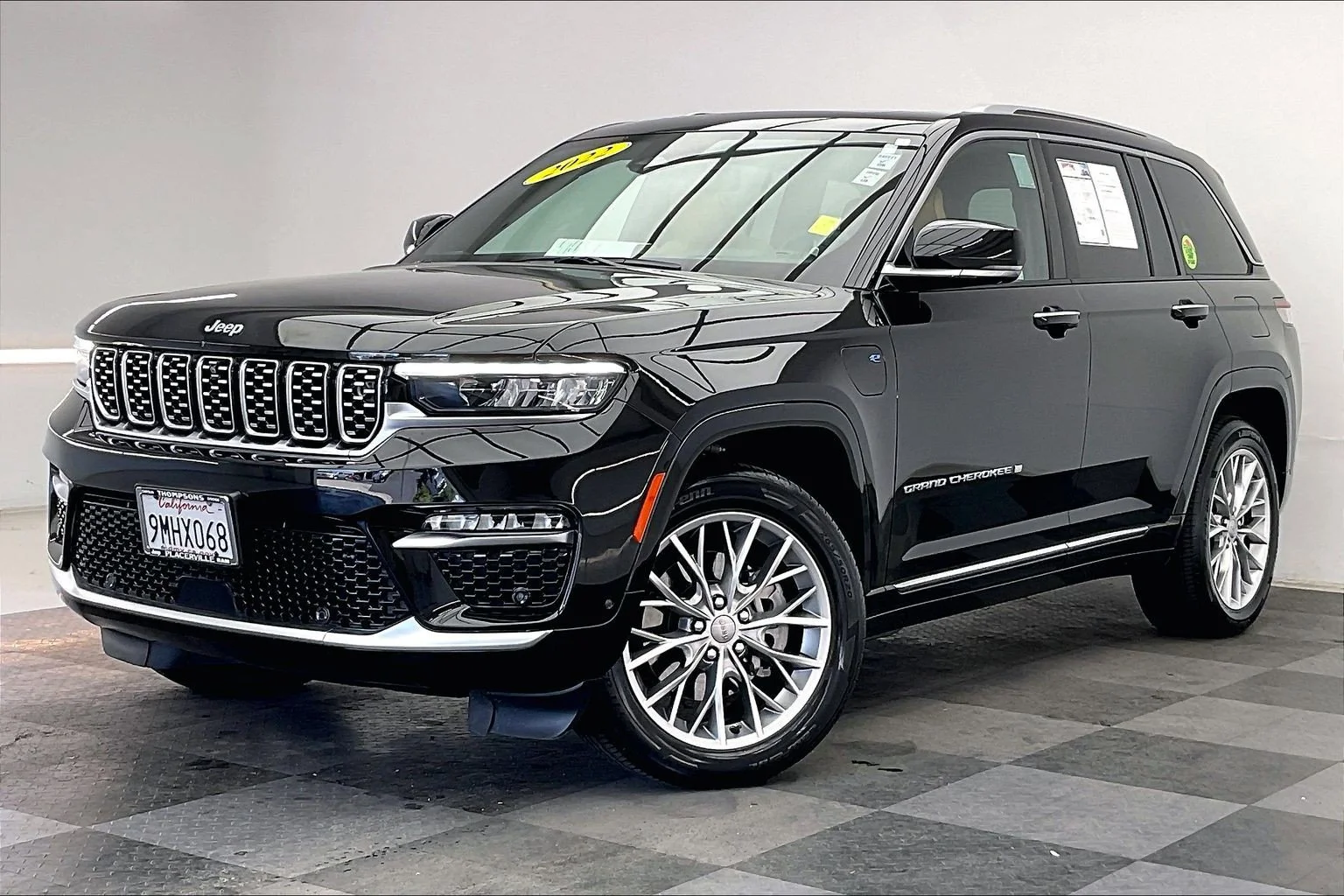 Used 2022 Diamond Black Crystal Pearlcoat Jeep Summit 4xe image 12
