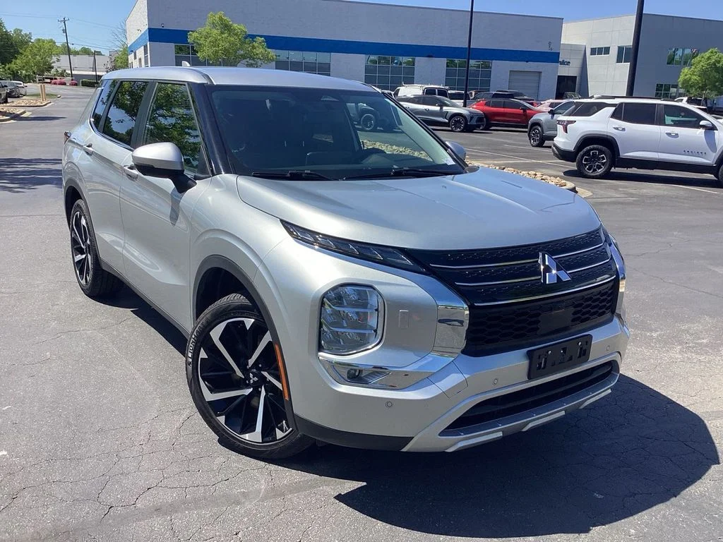 2024 Mitsubishi Outlander SE Black Edition S-AWC's photo