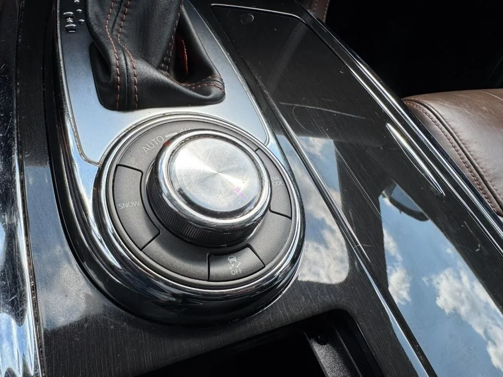 Used 2019 Black Nissan Platinum image 23