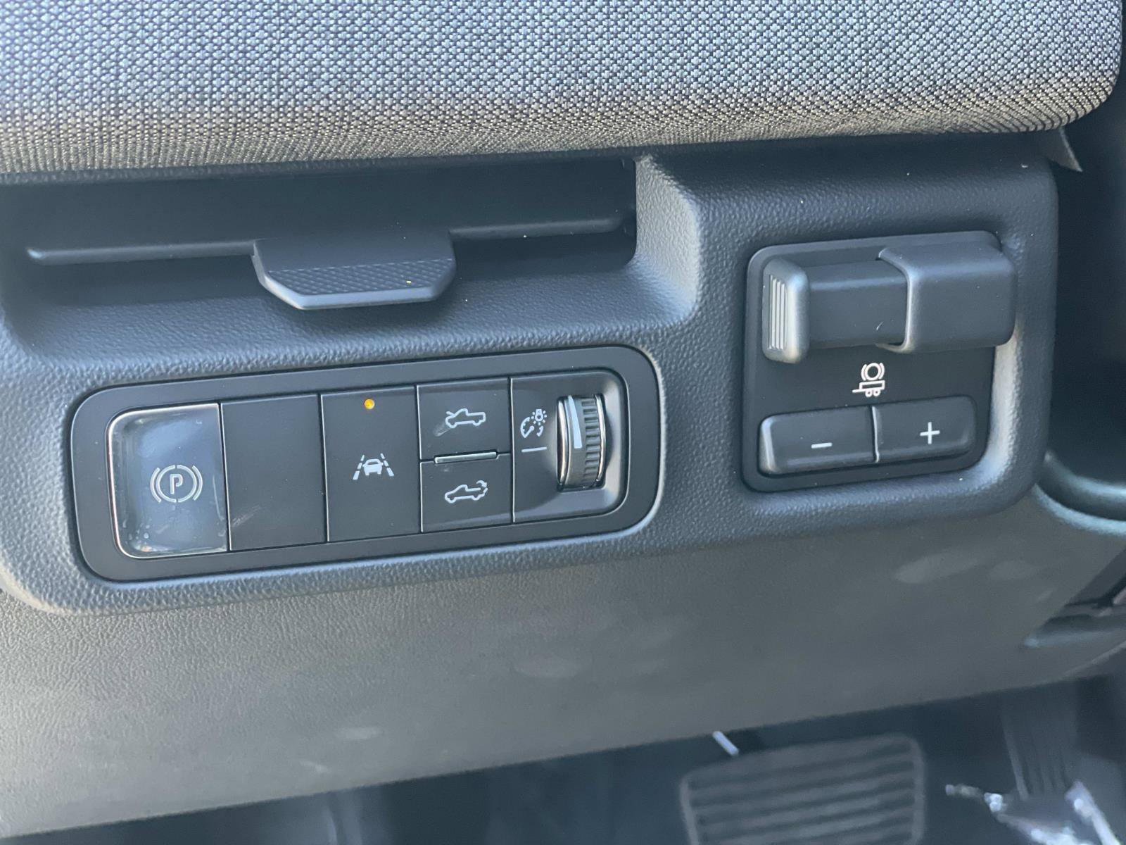 2026 GMC Sierra EV Elevation - Photo 18