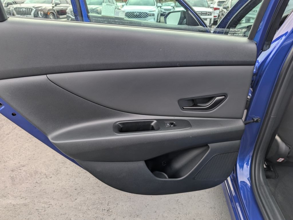 2025 Hyundai Elantra Blue - Photo 17