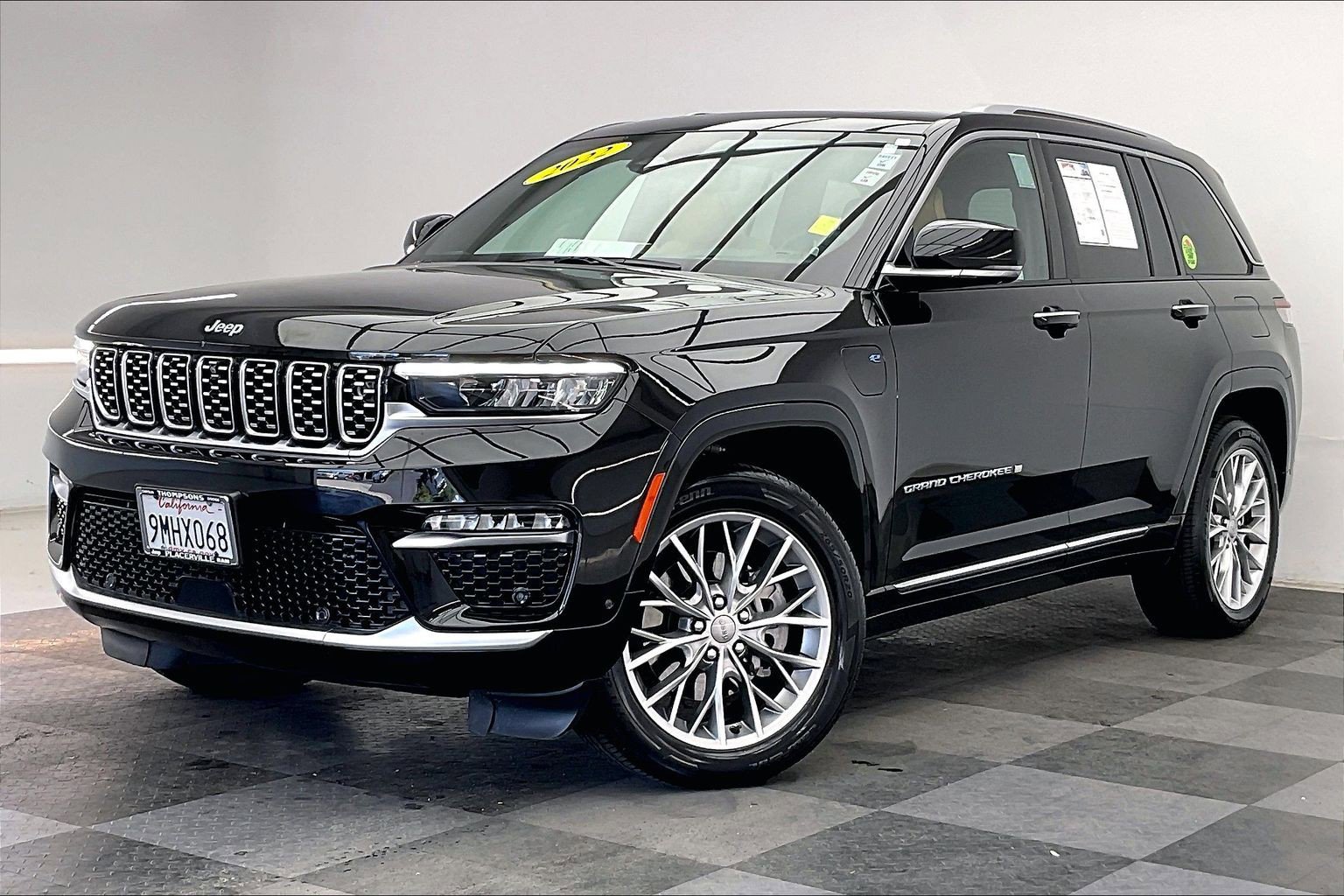 Used 2022 Diamond Black Crystal Pearlcoat Jeep Summit 4xe image 12