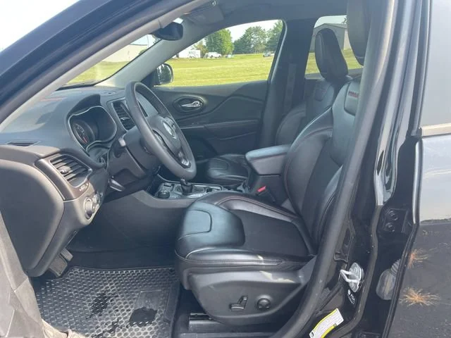 Used 2022 Black Jeep Trailhawk 4x4 image 11