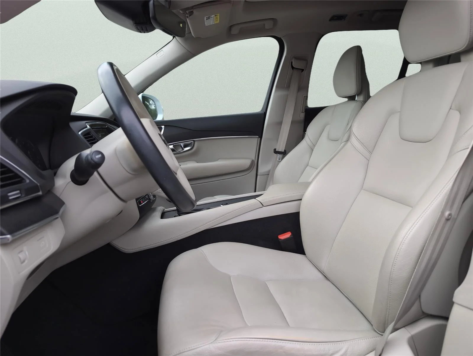 Used 2020 Crystal White Metallic Volvo Momentum image 14