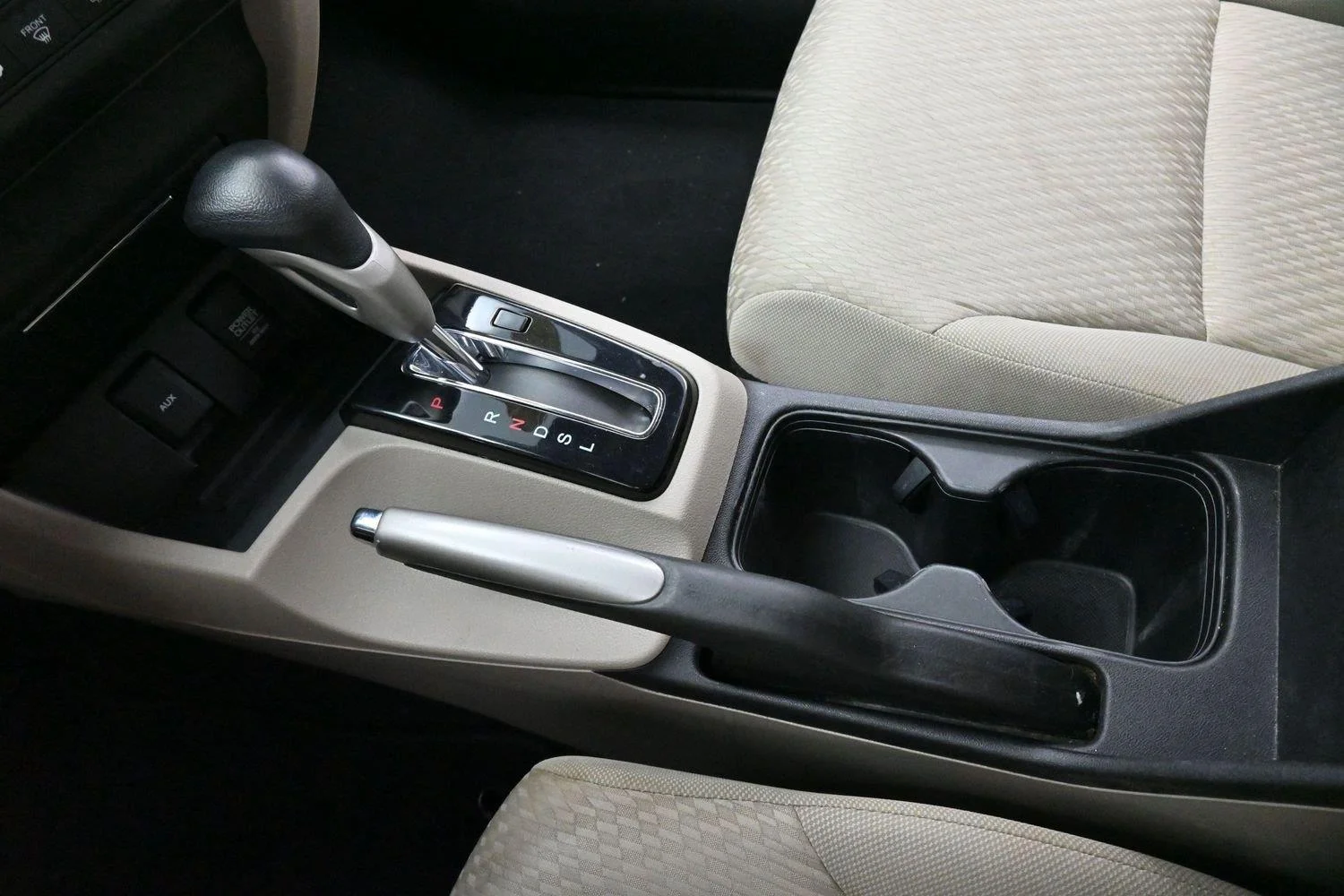 Used 2015 Taffeta White Honda LX image 21