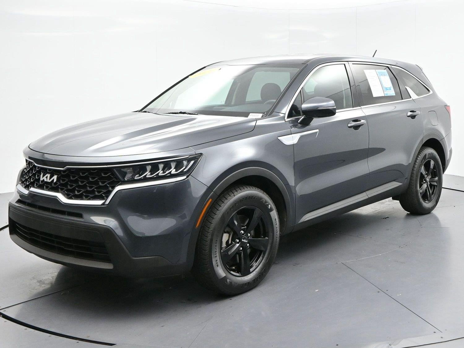 Used 2022 Gravity Gray Kia LX image 3