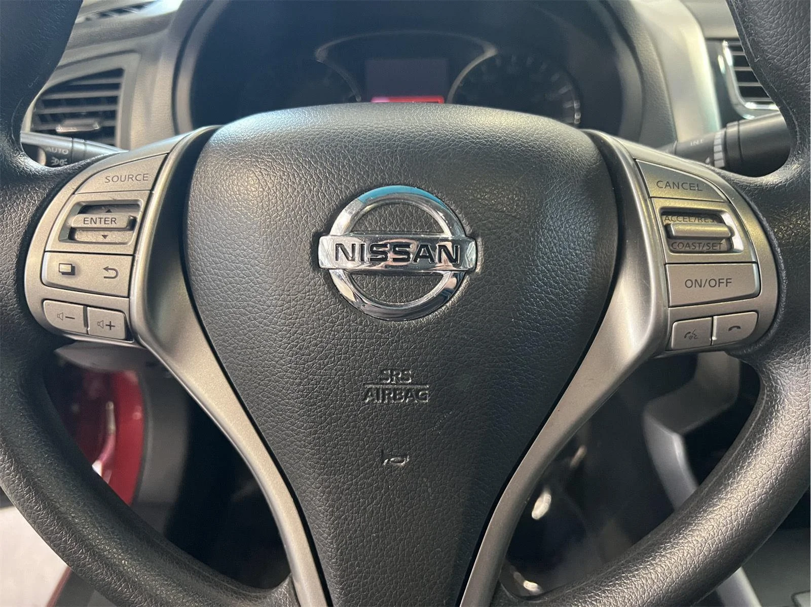 Used 2015 Cayenne Red Nissan 2.5 SV image 18