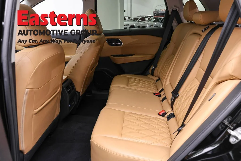 Used 2023 Black Nissan Platinum image 23