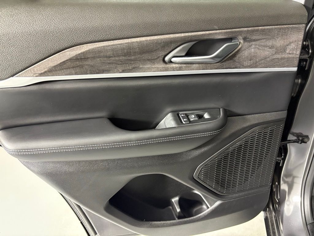 New 2026 Baltic Gray Metallic Clear-Coat Exterior Paint Jeep Altitude image 38