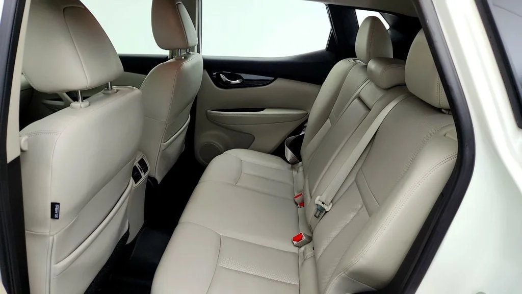Used 2019 Pearl White Tricoat Nissan AWD SL w/ Premium Package, Moonroof & Bose Audio image 20