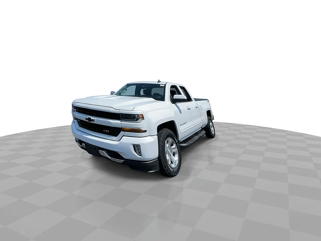 Used 2019 Summit White Chevrolet LT image 5