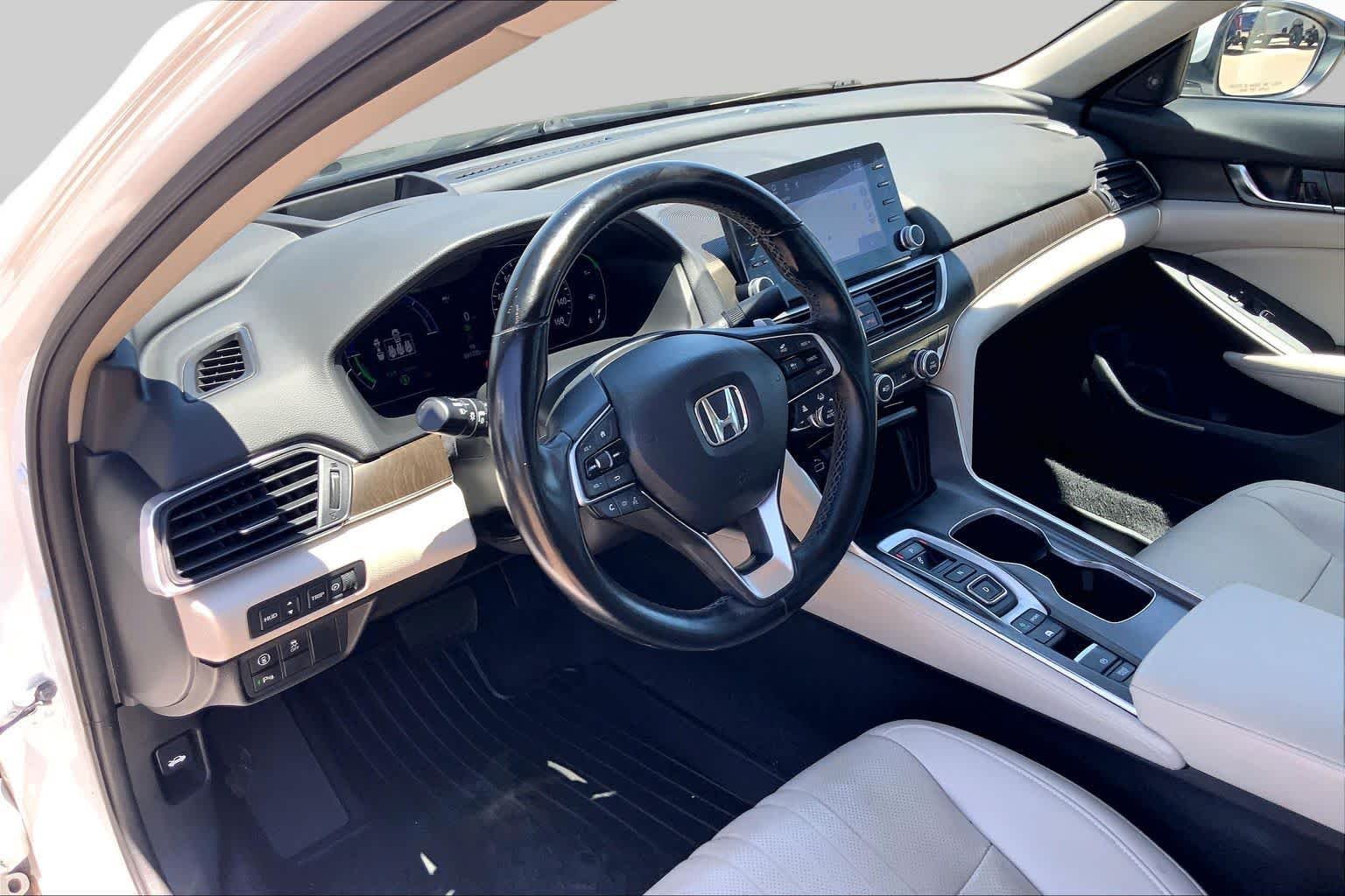 Used 2021 Platinum White Pearl Honda Touring image 18