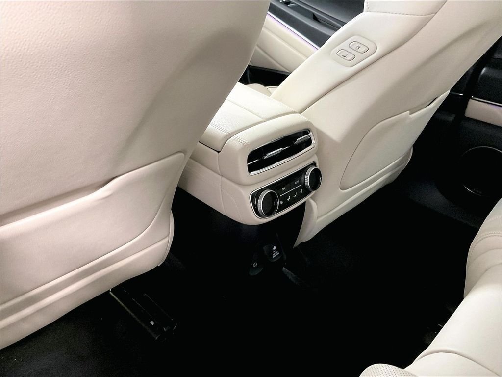 Used 2023 White Genesis 2.5T image 28