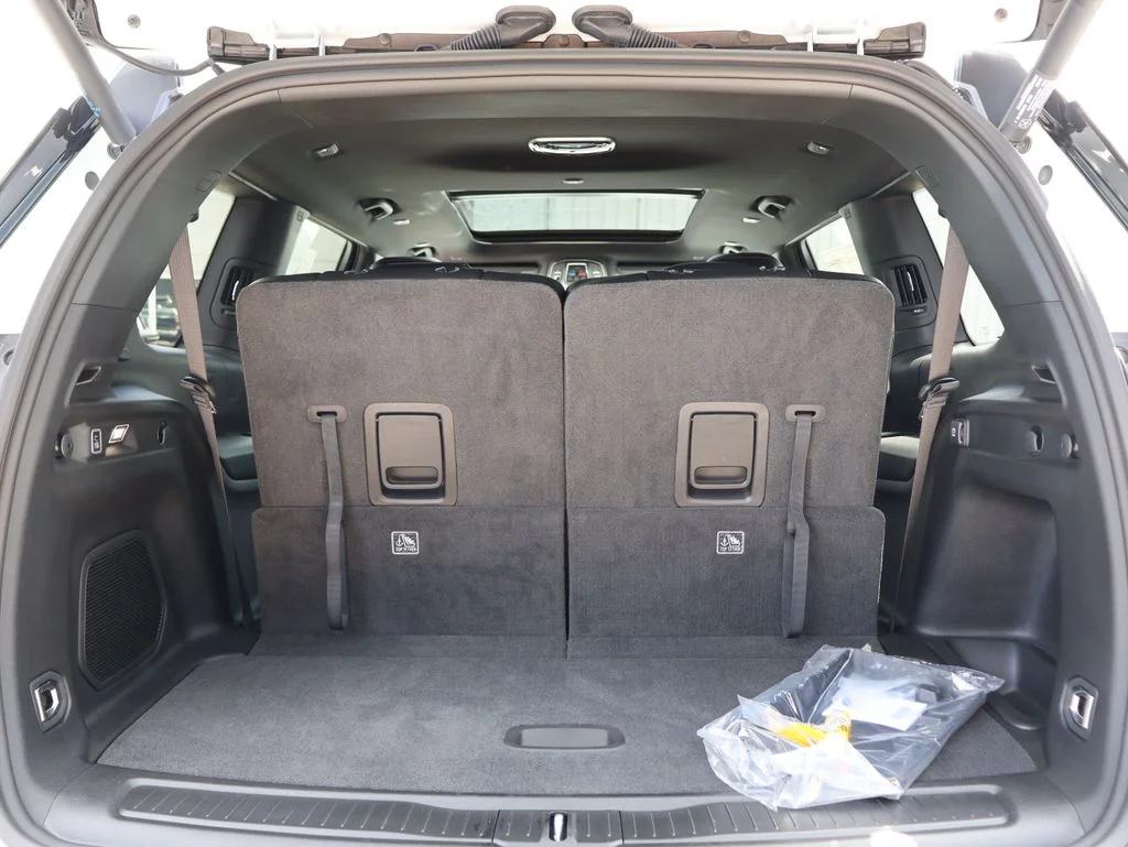 New 2026 Bright White Clear-Coat Exterior Paint Jeep Limited image 15