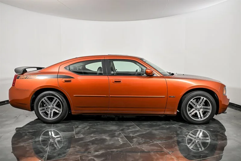 Used 2006 Go Mango! Dodge RT image 10