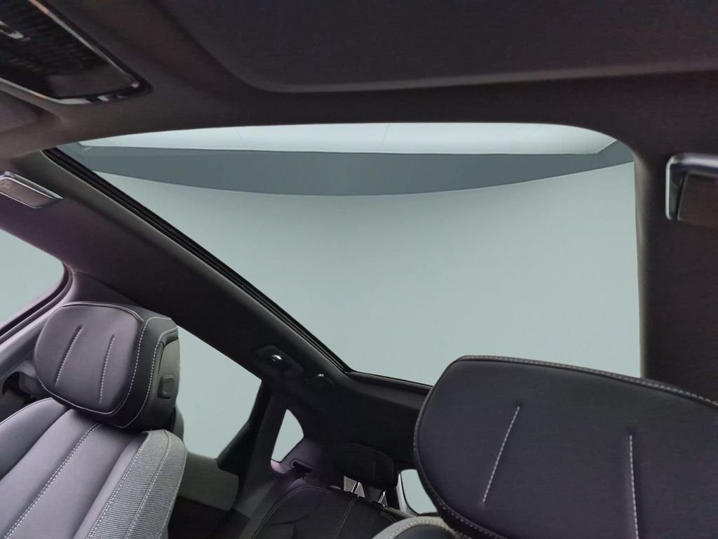 2027 Cadillac OPTIQ Luxury - Photo 17