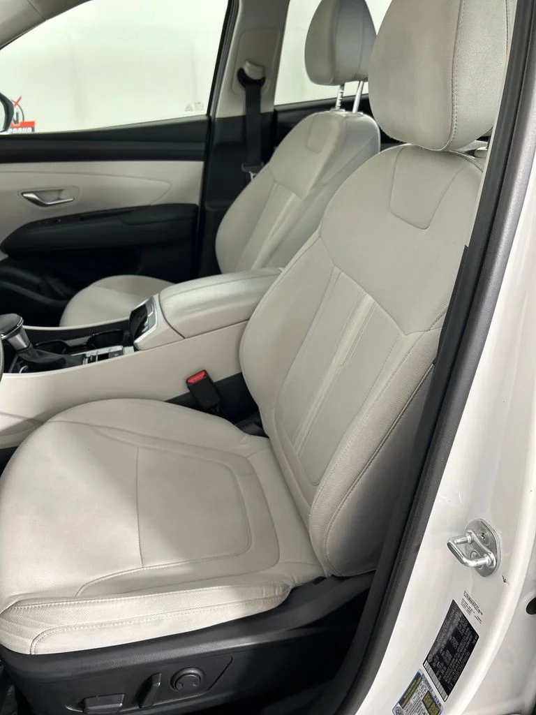Used 2025 White Hyundai SEL image 12