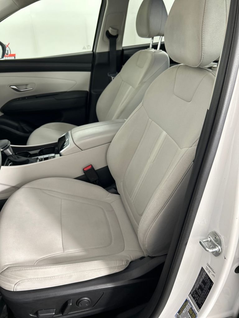 Used 2025 White Hyundai SEL image 12