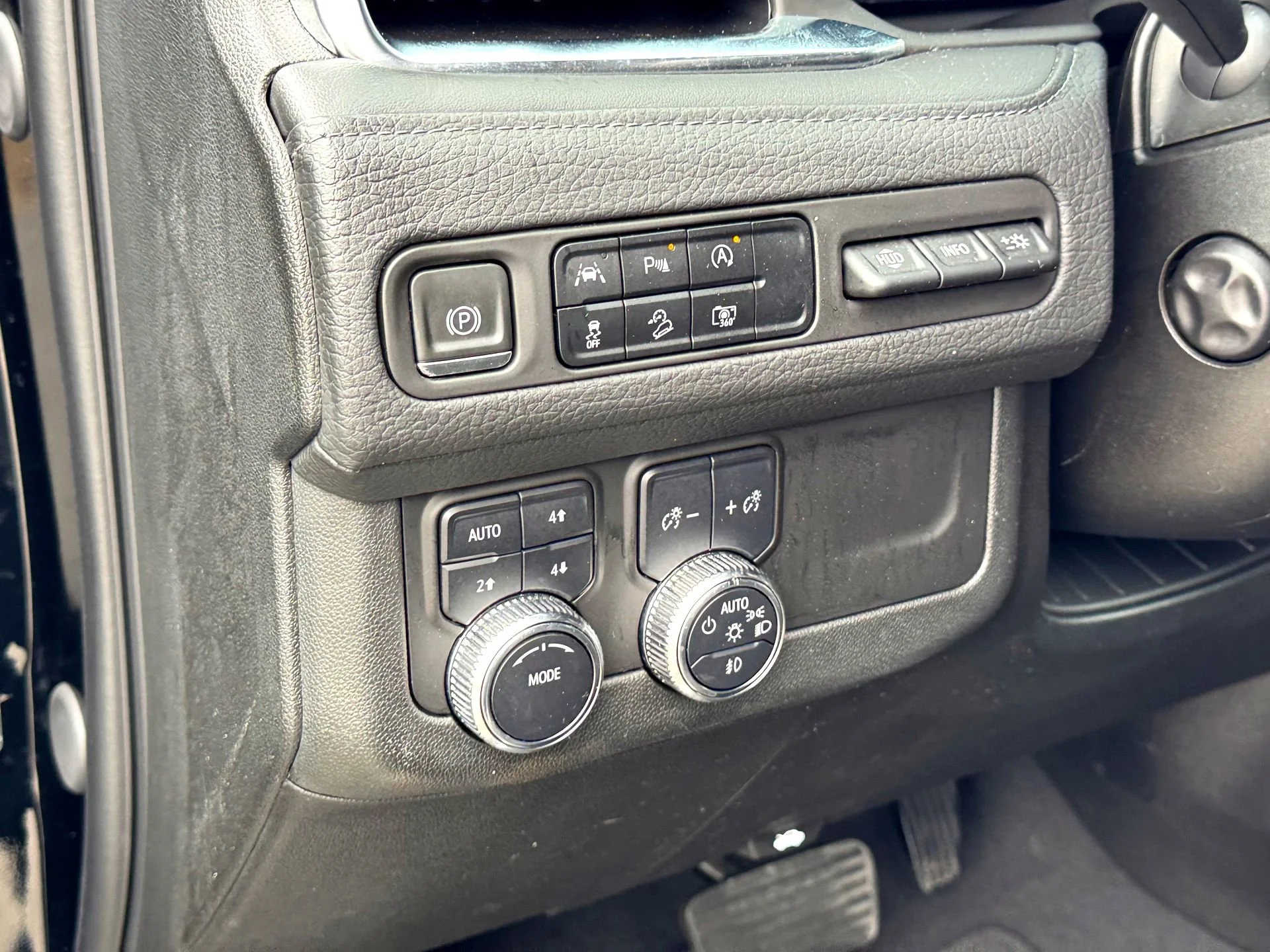 Used 2024 Onyx Black GMC Denali image 15