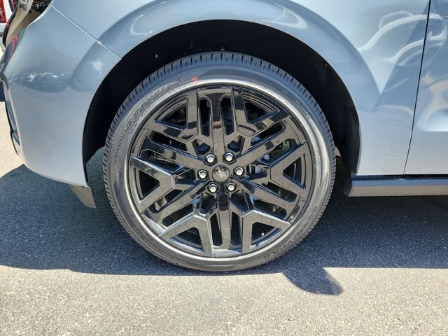 New 2026 Glacier Gray Metallic Tri-Coat Ford Platinum® image 12