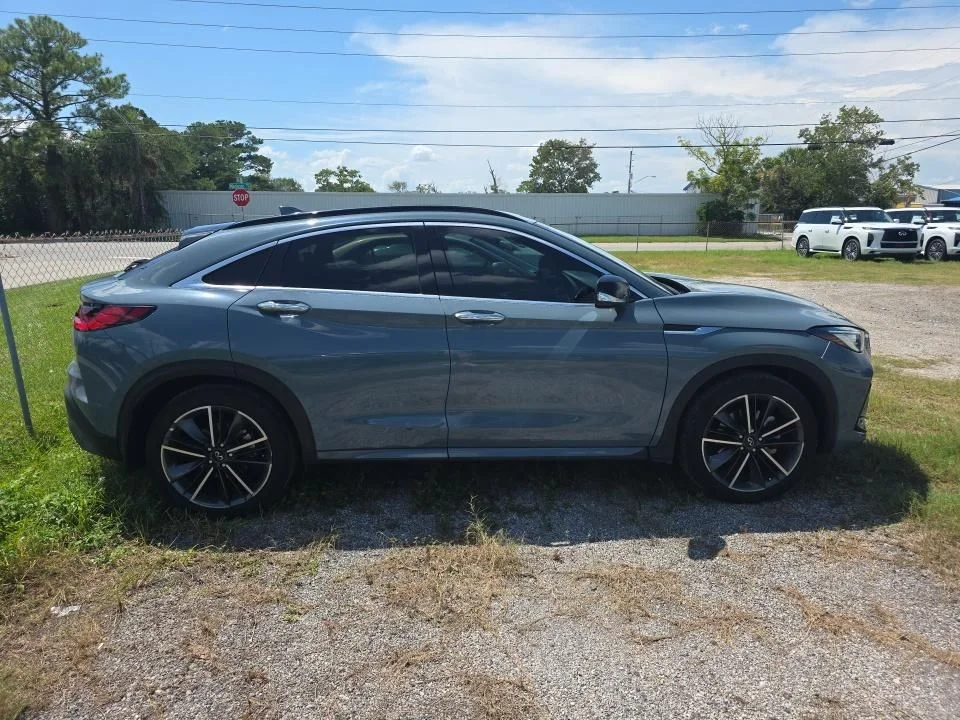 Certified Used 2023 Gray INFINITI LUXE image 3