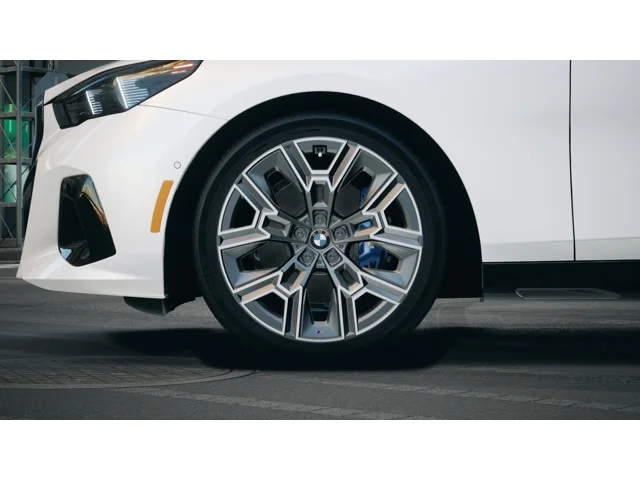 New 2027 Mineral White Metallic BMW  image 7