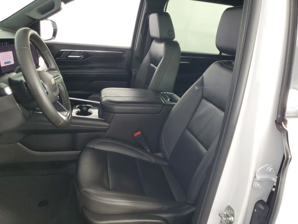 Used 2025 White Chevrolet LT image 11