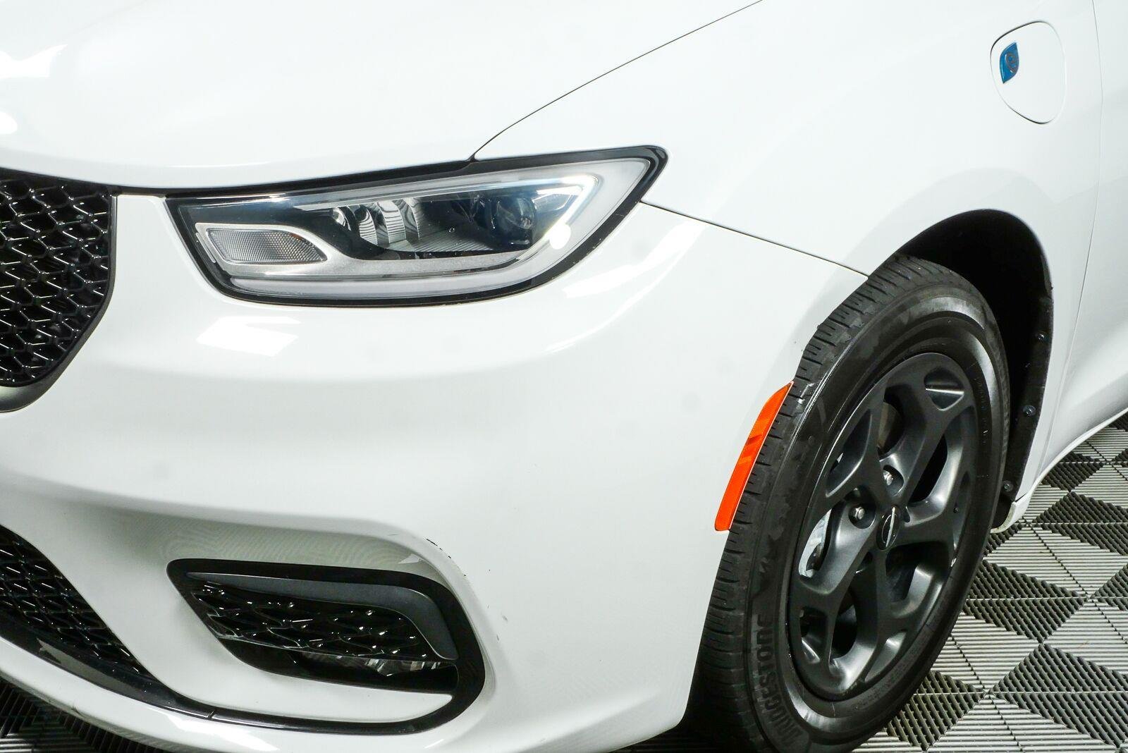 Used 2022 Bright White Clearcoat Chrysler Hybrid Touring L image 37