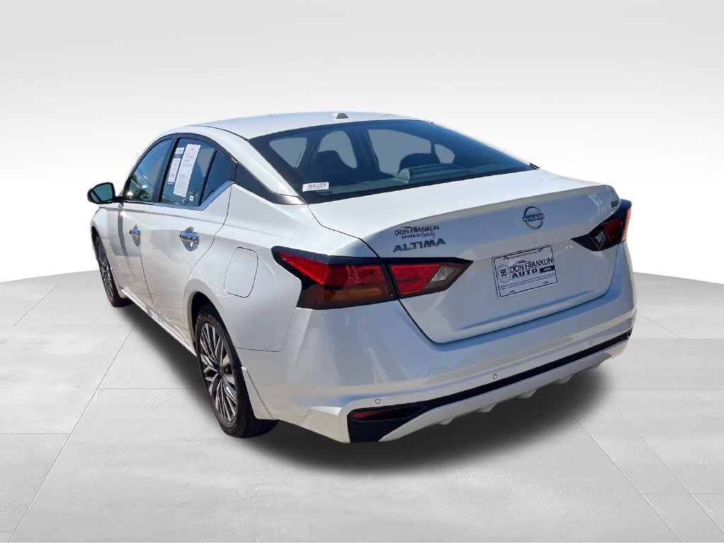 Used 2024 White Nissan 2.5 SV image 3