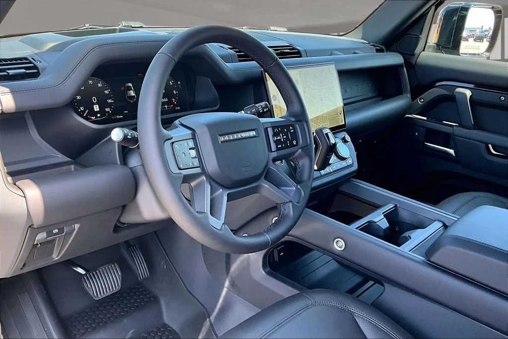 New 2026 Black Land Rover X-Dynamic SE image 6