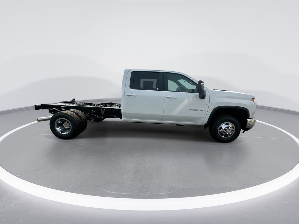 New 2026 Summit White Chevrolet LT image 9