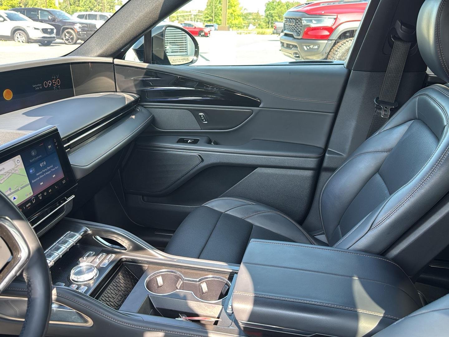 Used 2025 Whisper Blue Metallic Clearcoat Lincoln Premiere image 16