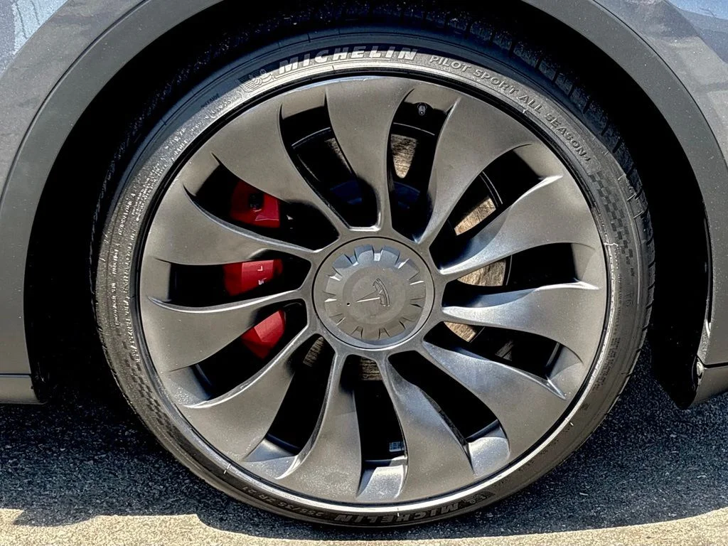Used 2022  Tesla Performance image 28