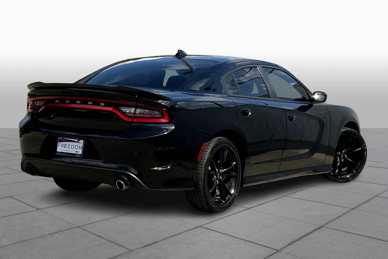 Used 2018 Pitch Black Clearcoat Dodge SXT Plus image 12